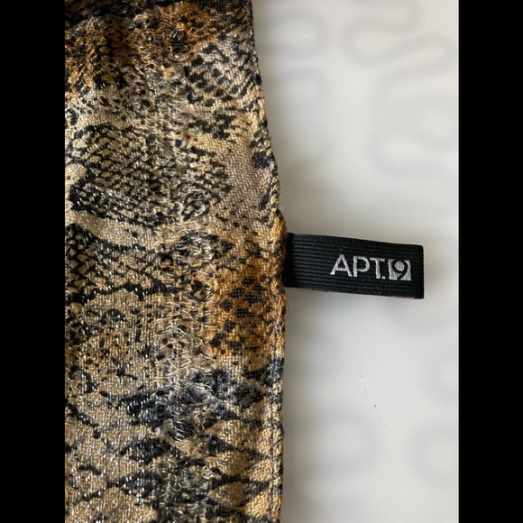 APT9 scarf animal print. - Picture 4 of 6